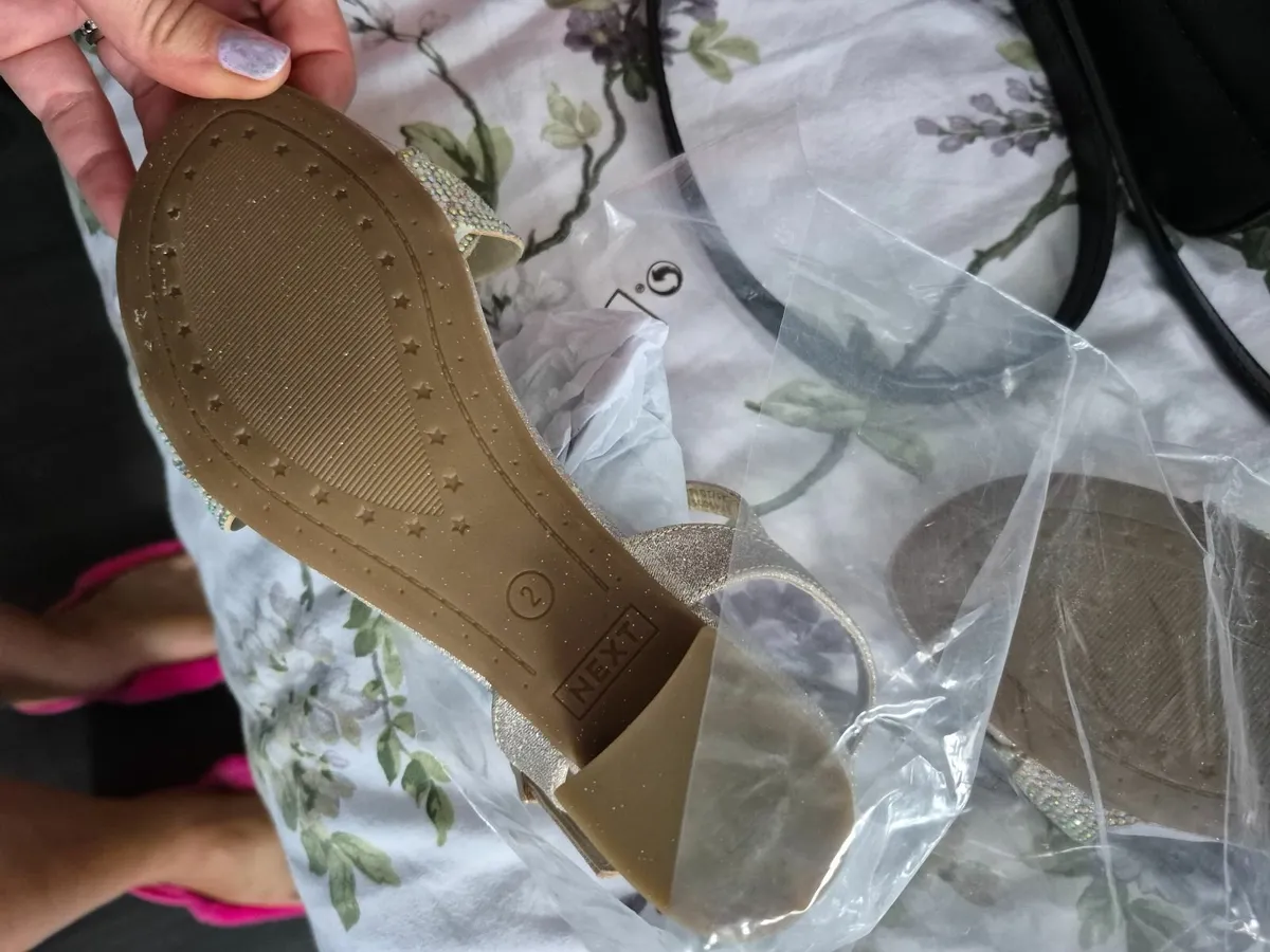 Girls sandles - Image 3
