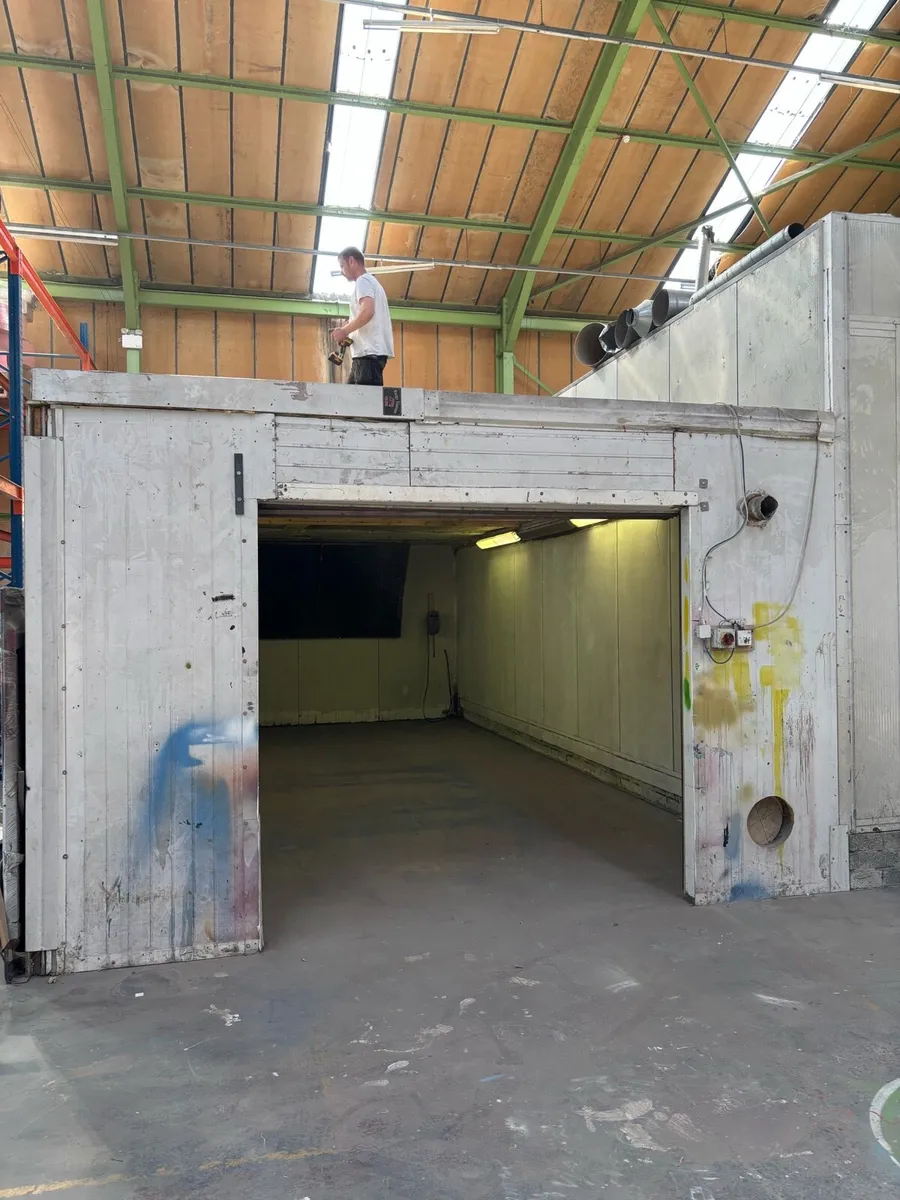 4.5m x 9m Spraybooth - Image 1