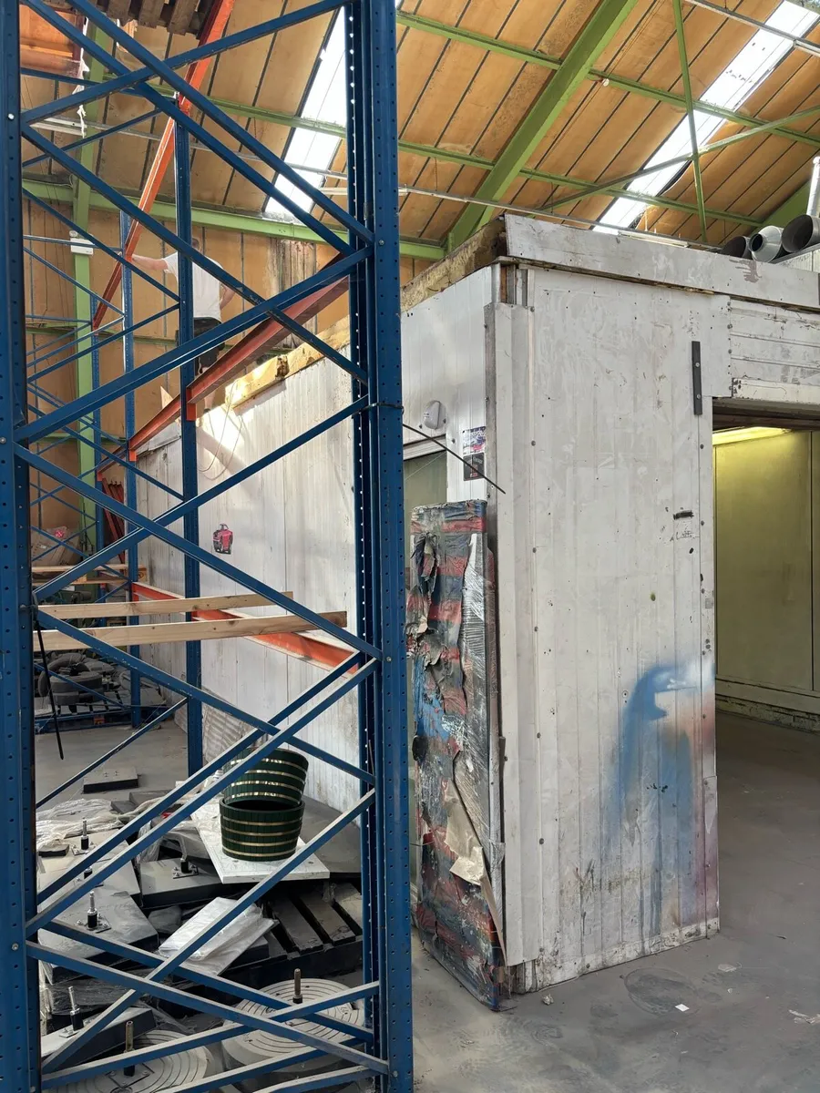 4.5m x 9m Spraybooth - Image 2
