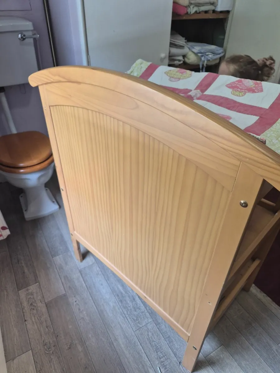 Baby changing table - Image 2