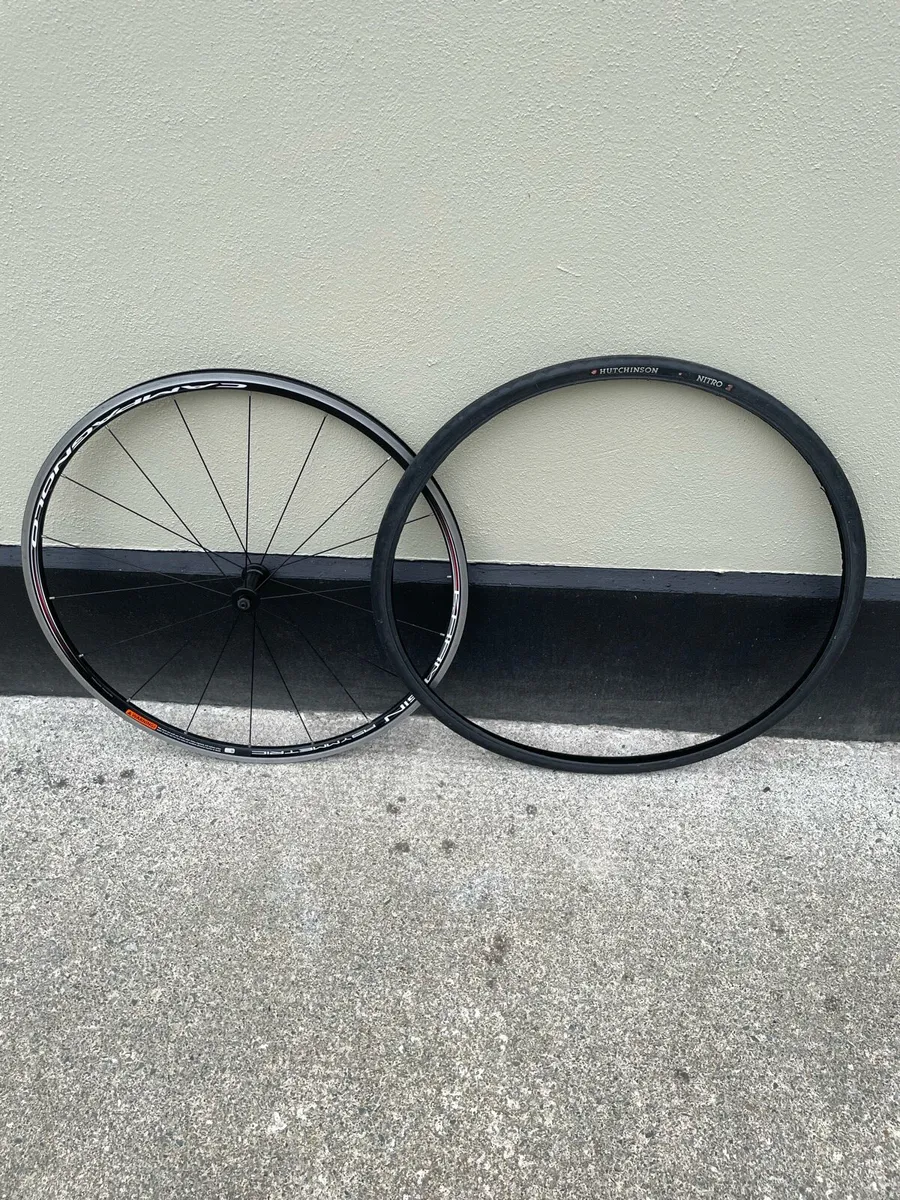Campagnolo Khamsin Front Wheel + Tyre - Image 1
