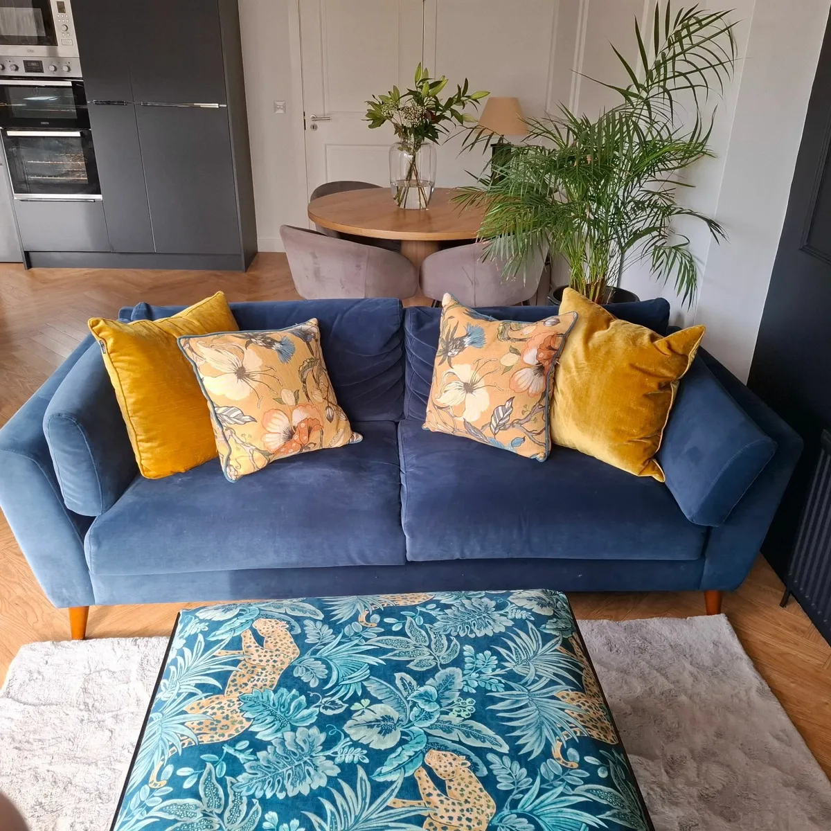 Couch - Image 3