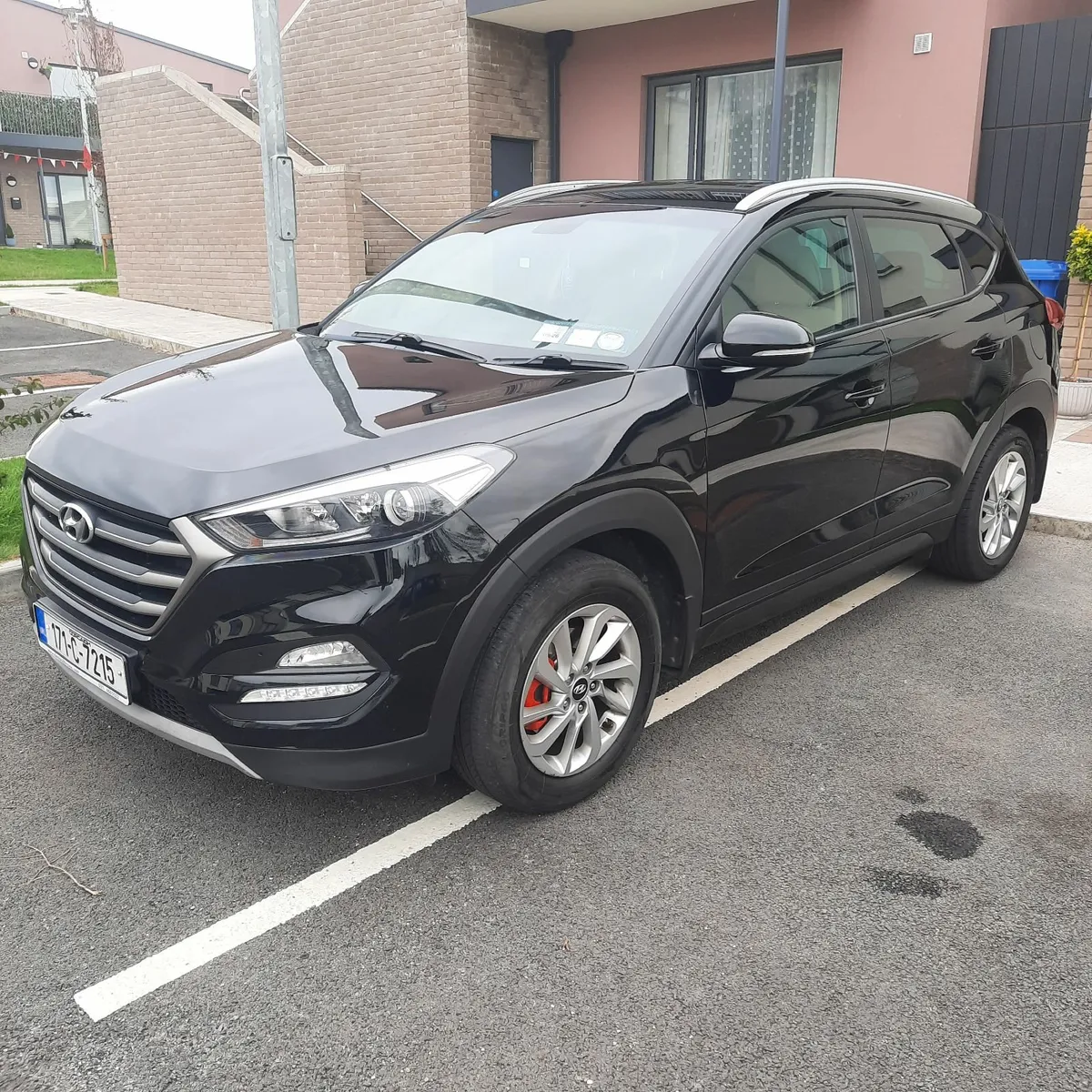 Hyundai Tucson Executive (well-kept, clean) - Image 1