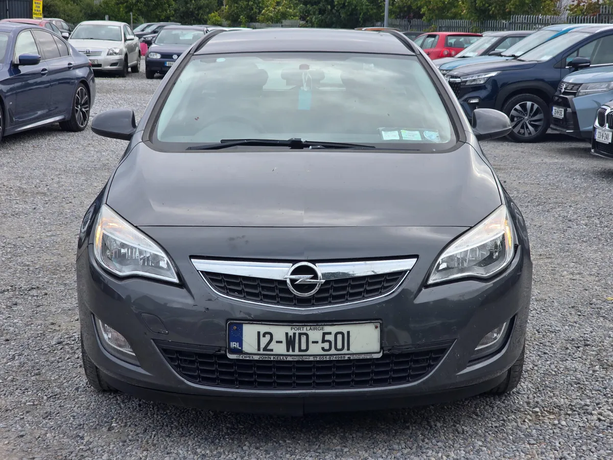 Opel Astra 2012 - Image 2