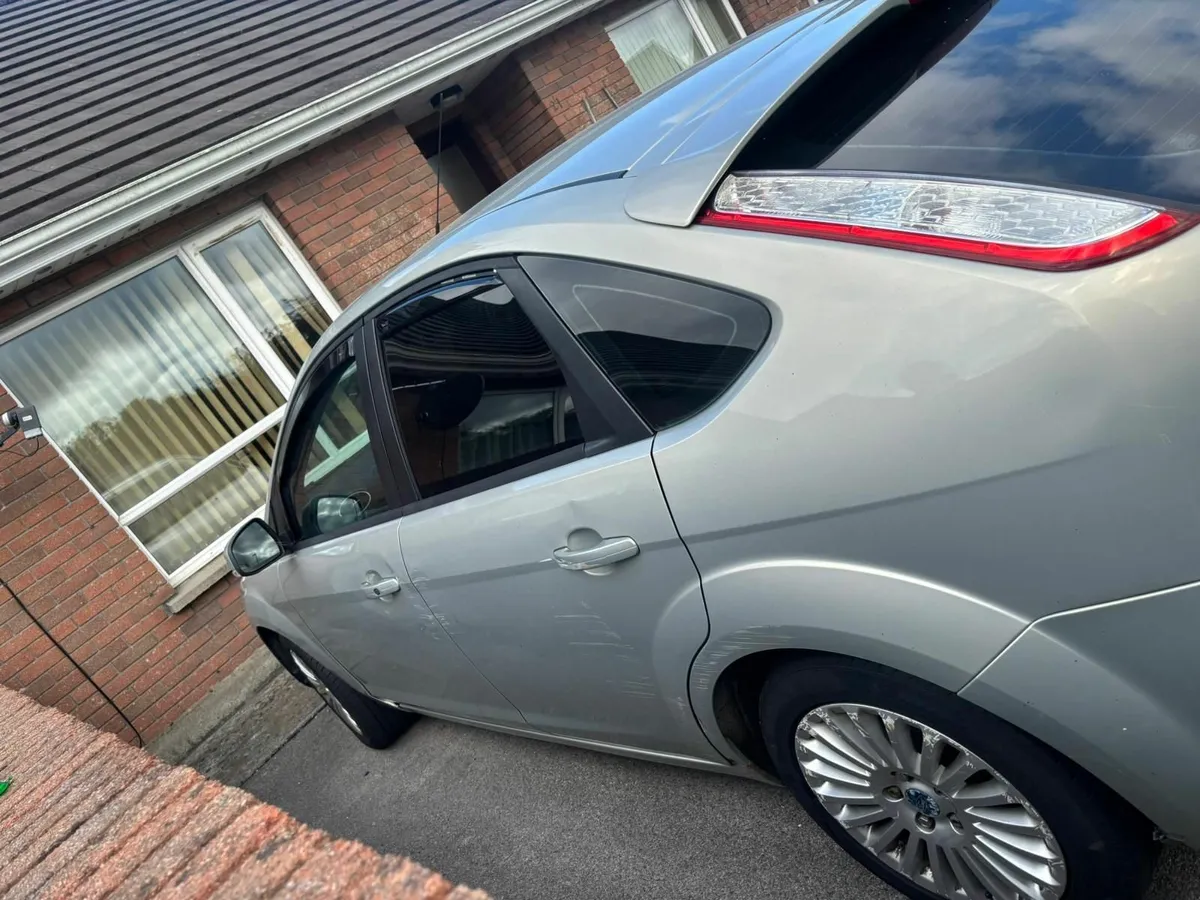 Ford Focus 2010 - Image 1