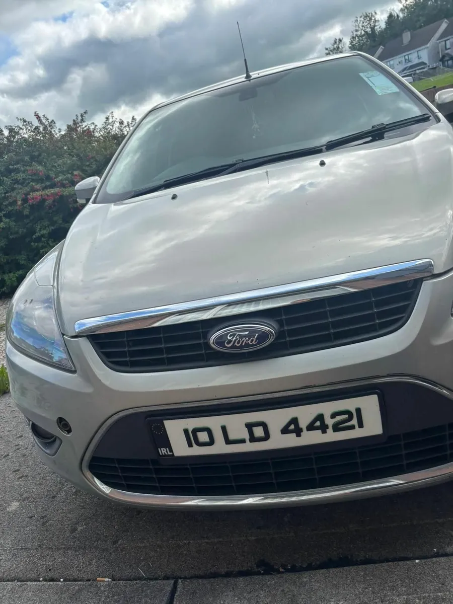 Ford Focus 2010 - Image 2