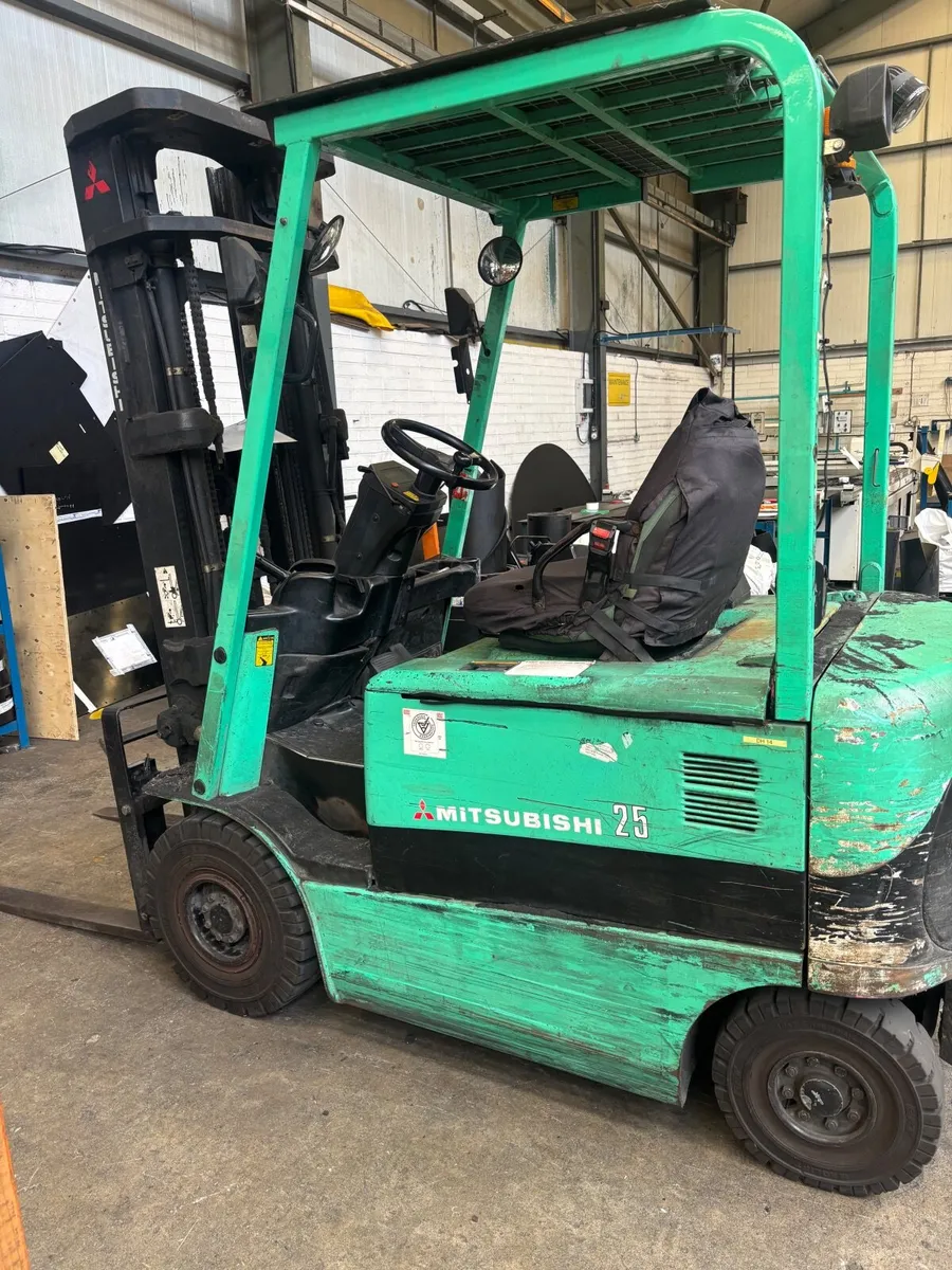 Forklift - Image 4