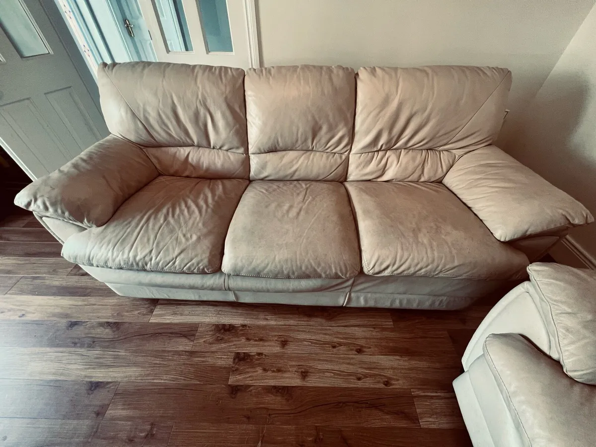 Soft Italian Leather 2 & 3 seater Couches - Image 1