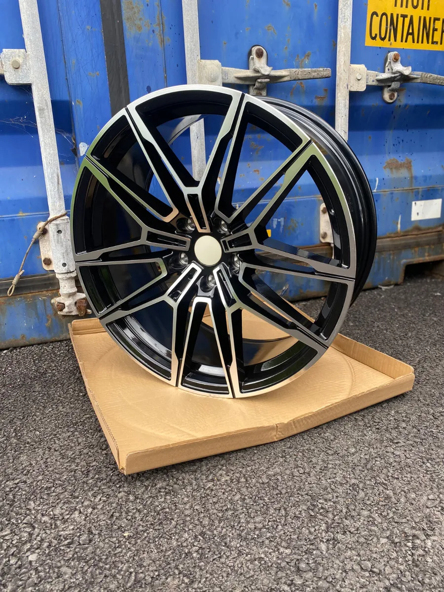 20inch BMW style alloy wheels and tyres - Image 1