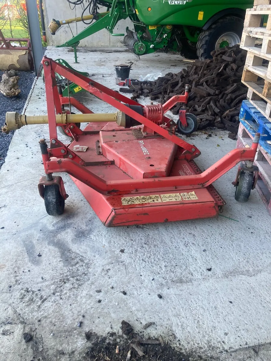 Finishing mower - Image 1