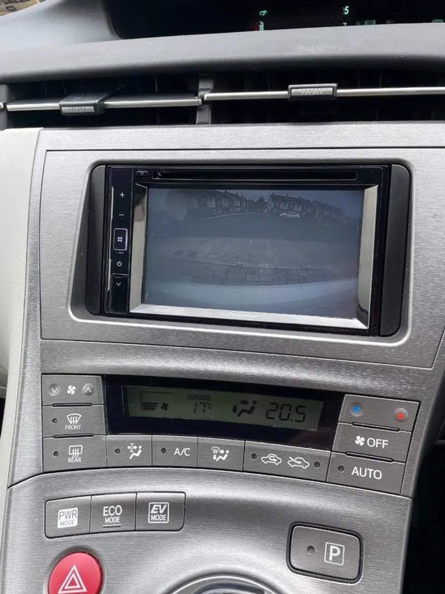 2014 Toyota Prius - Image 4
