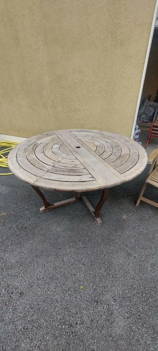 Patio table and chairs - Image 1