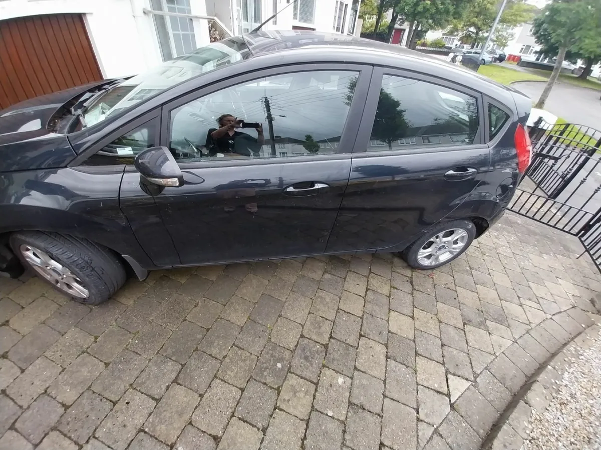 Ford Fiesta 2014 - Image 2