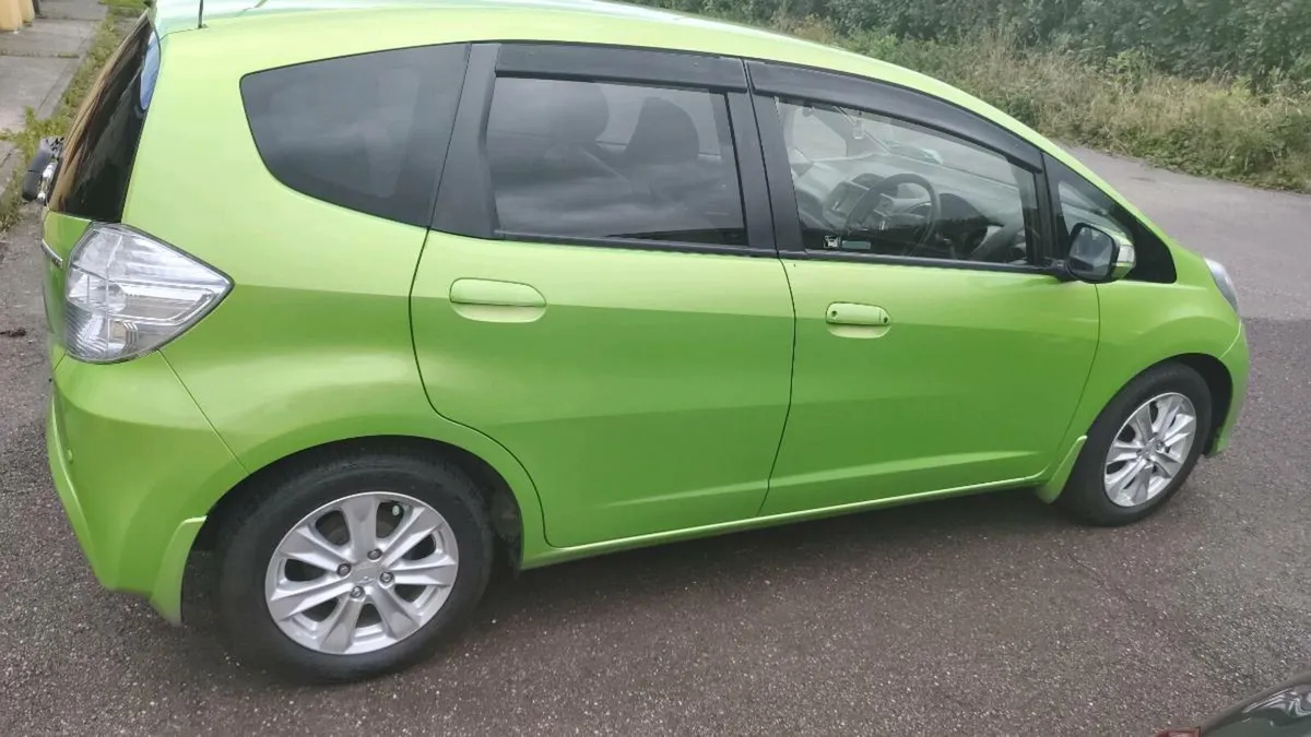 Honda Fit Hybrid - Image 2