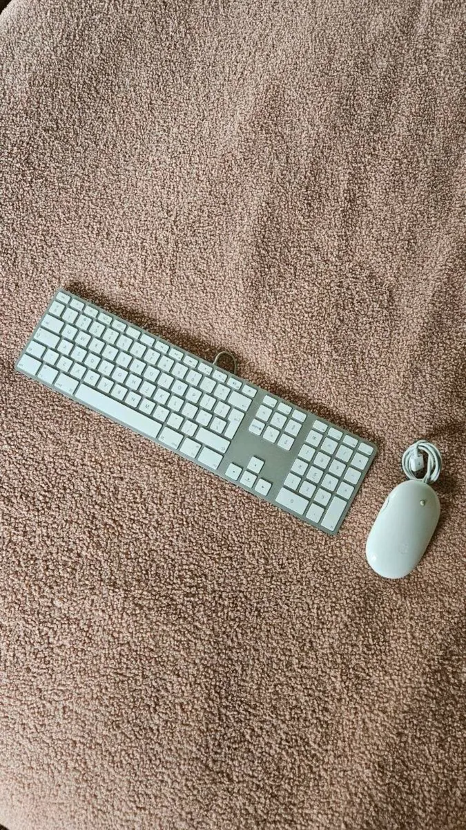 Apple Wired Keyboard & Mouse - Image 1