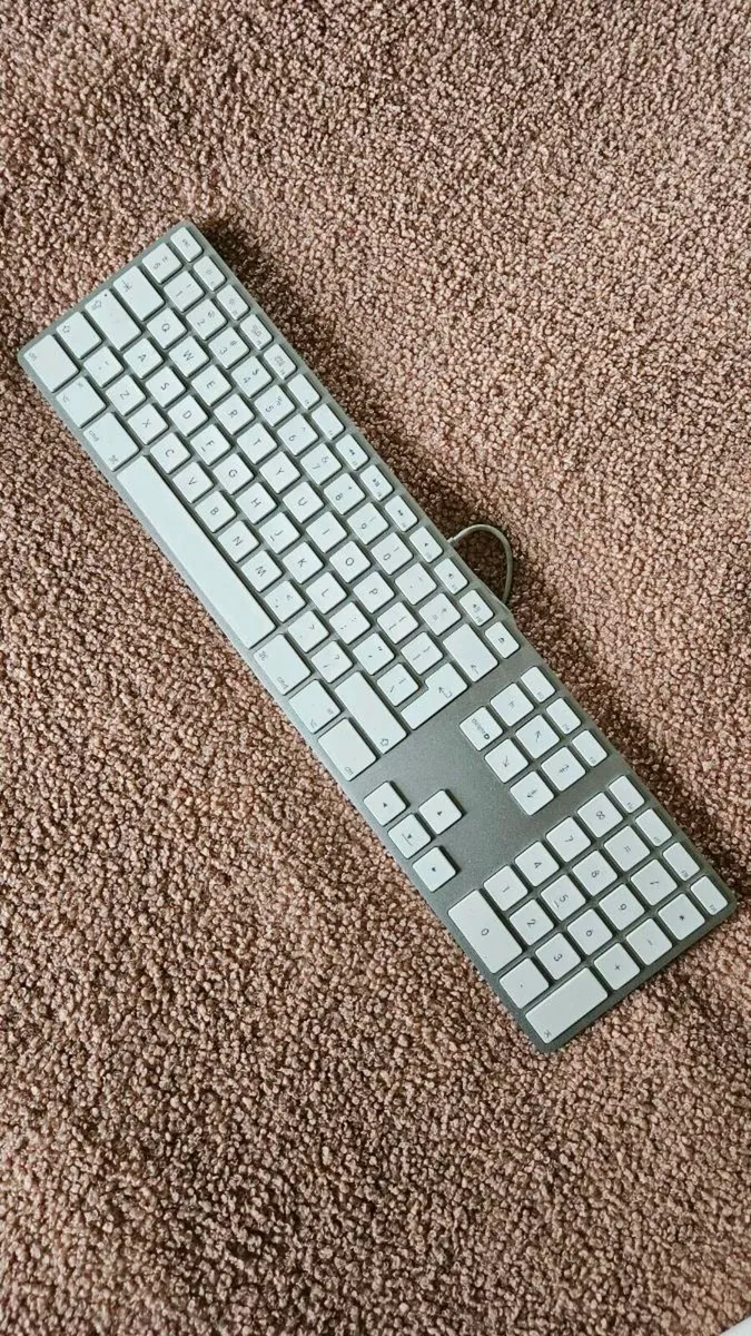 Apple Wired Keyboard & Mouse - Image 3