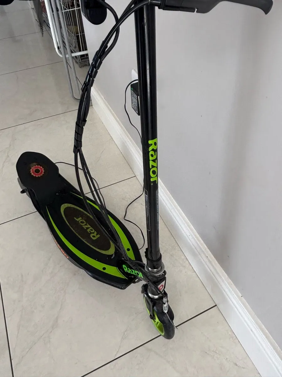 Razor electric motor scooter - Image 4