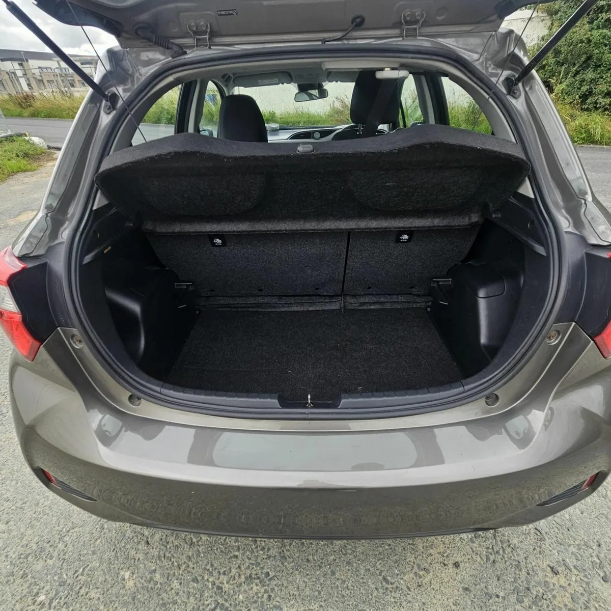 Toyota Yaris 2018 - Image 2