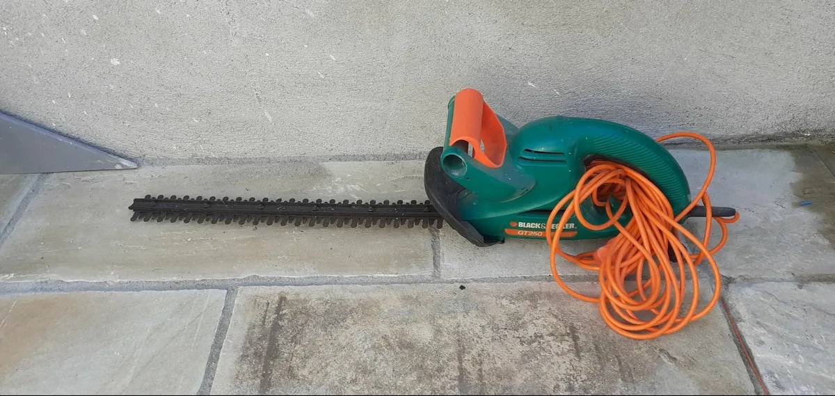 B&D Electric Hedge Trimmer - Image 1