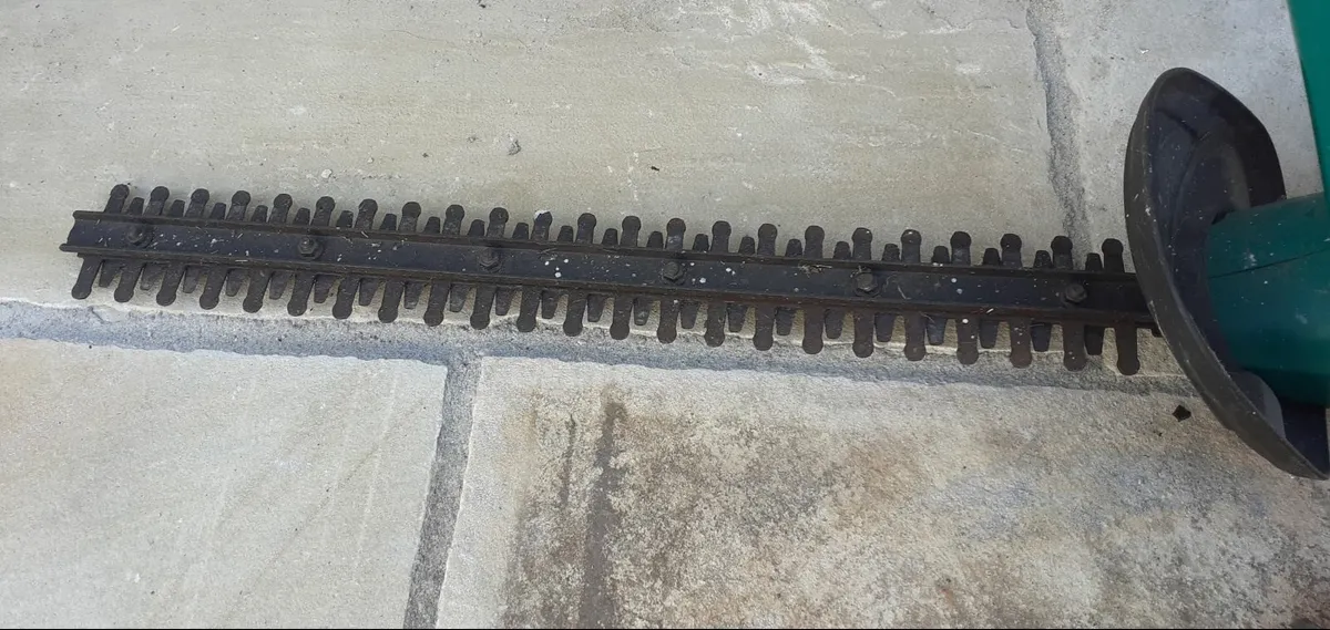 B&D Electric Hedge Trimmer - Image 4