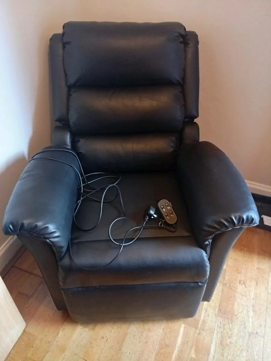 Recliner  medical chair - Image 1