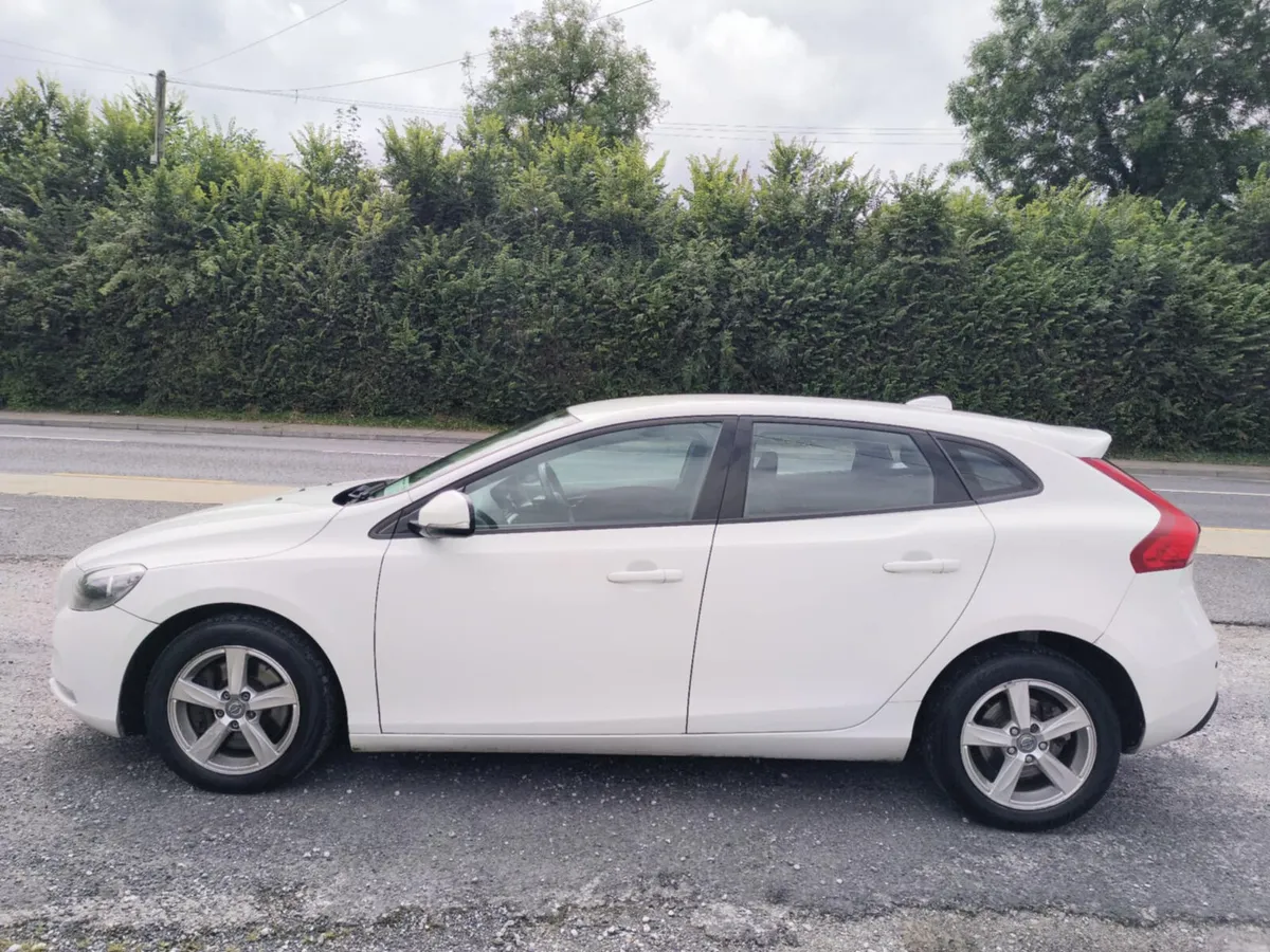 Volvo V40 2014 1 Owner !!! - Image 4