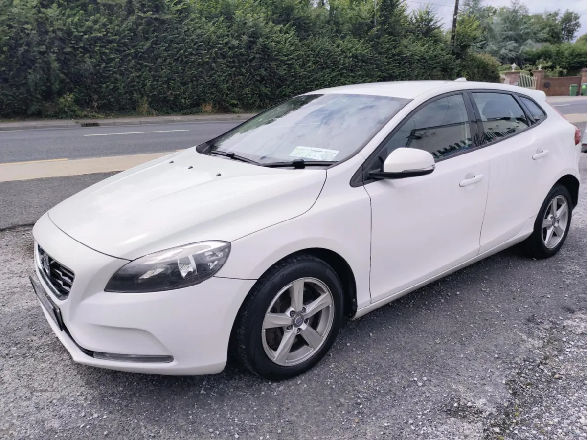 Volvo V40 2014 1 Owner !!! - Image 3