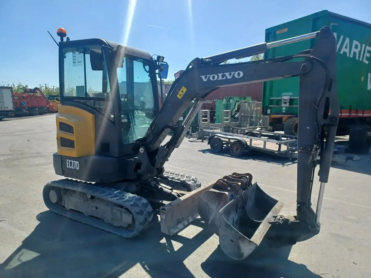 2018 Volvo EC27D Excavator For Auction - Image 2