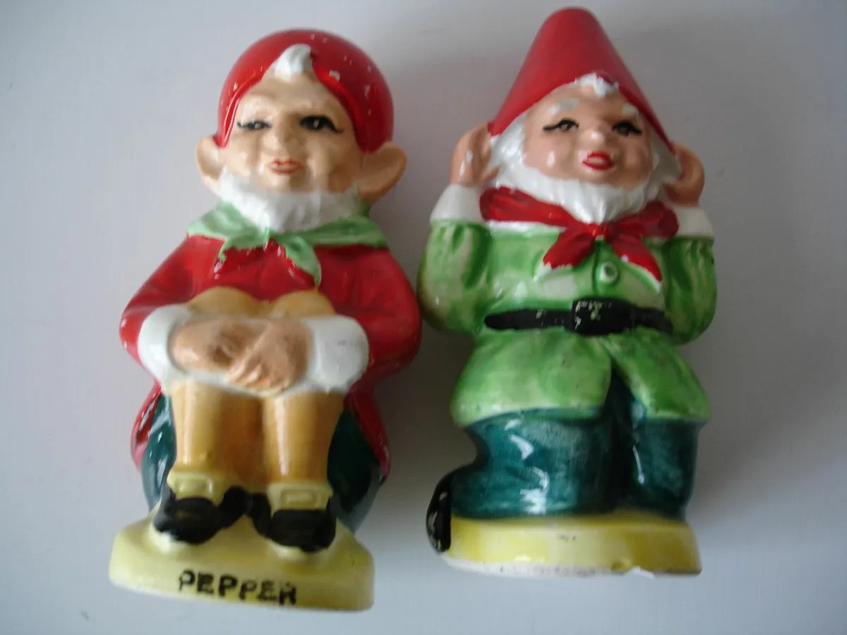 Vintage  Leprechaun Ceramic  Salt/Pepper Shakers - Image 4