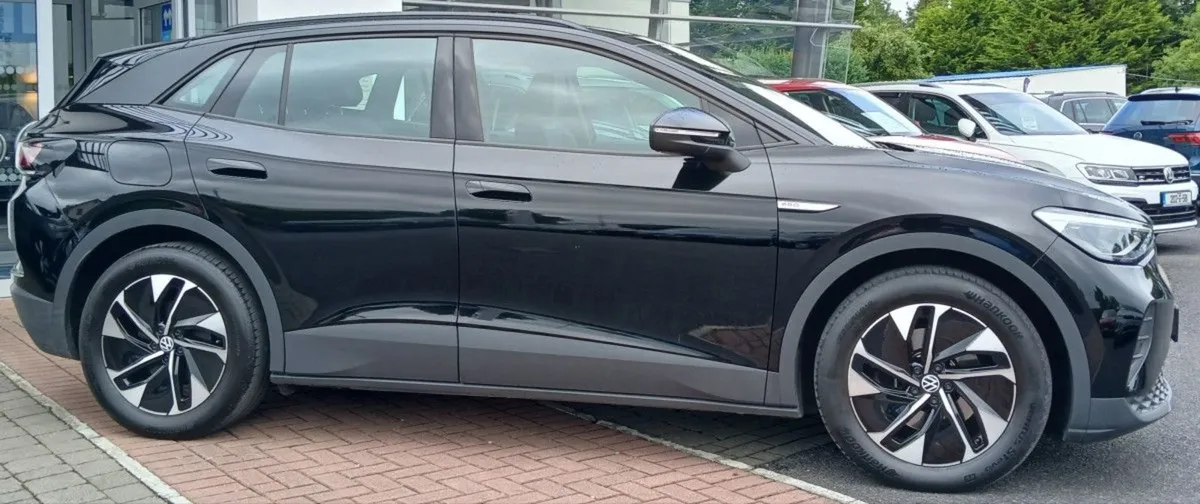 Volkswagen ID.4 Life 77kwh 204HP  fully Electric - Image 2