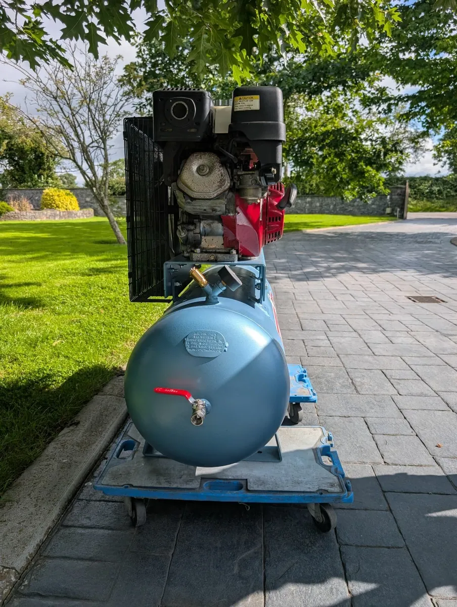 Air compressor - Image 1