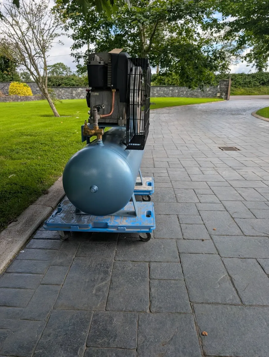 Air compressor - Image 2