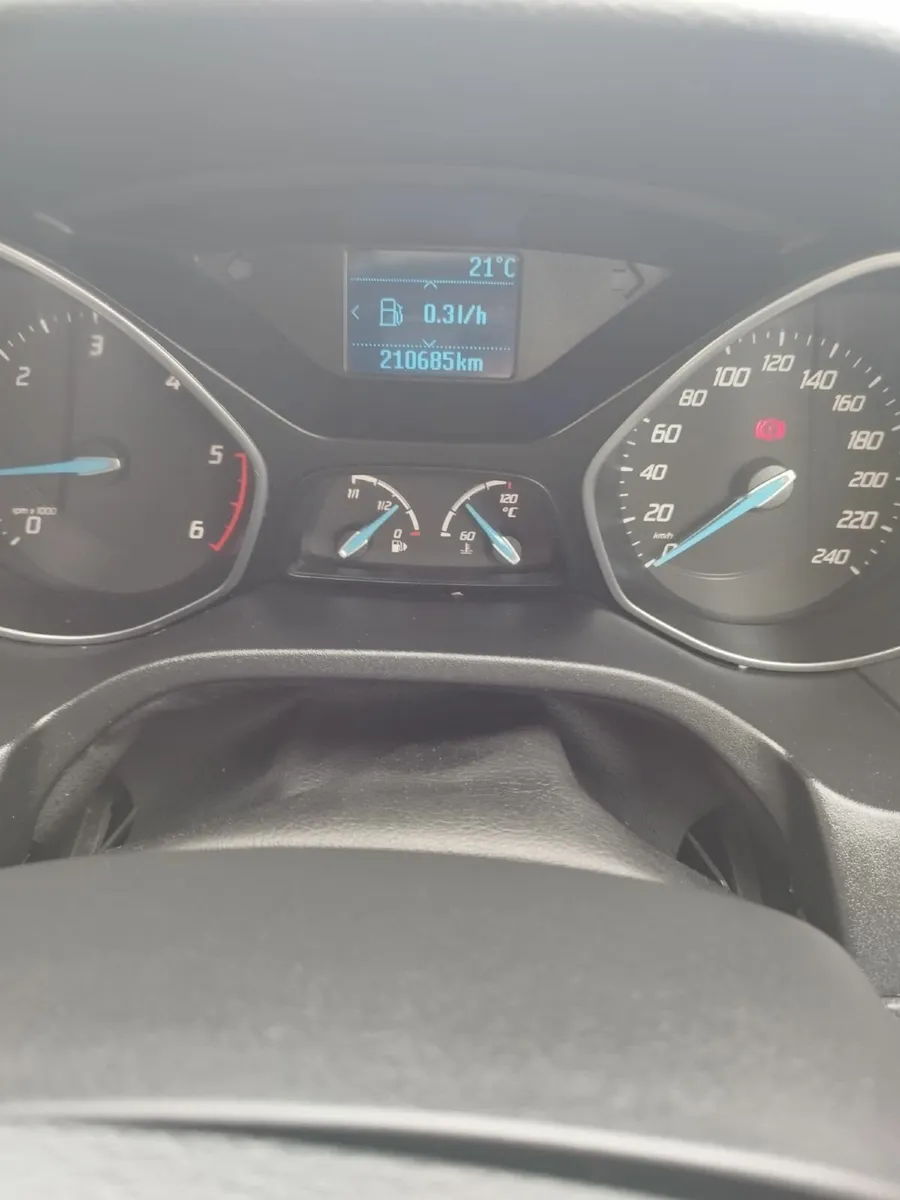 Ford Focus 2012 - Image 2