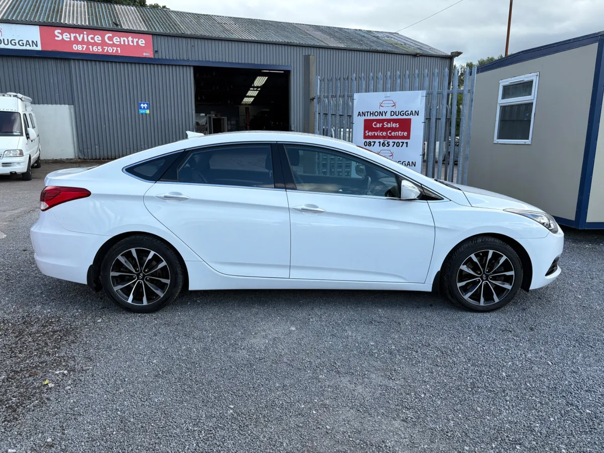2017 Hyundai i40 Executive - Image 2