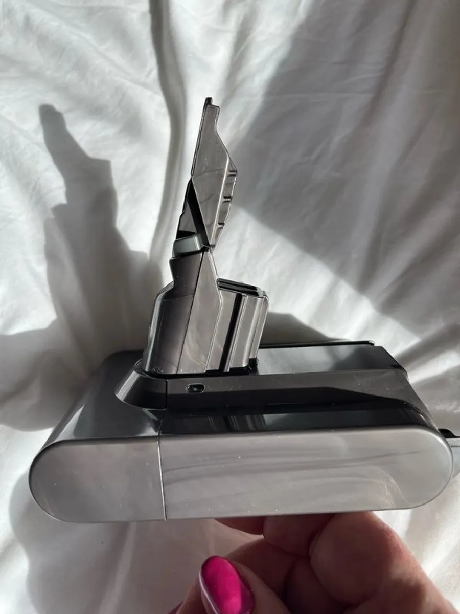 Dyson V7 Battery - Image 3