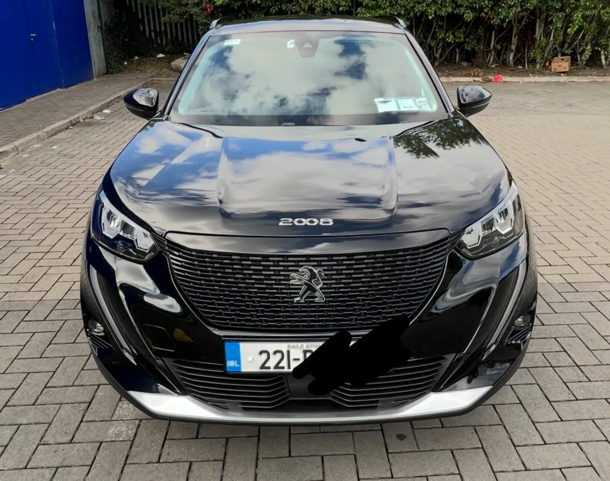 22 Peugeot e-2008 - Image 2
