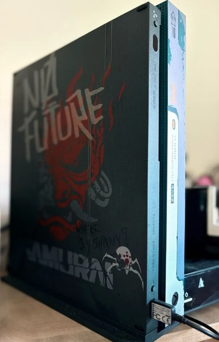 xbox one x cyberpunk 1TB (limited edition) - Image 2
