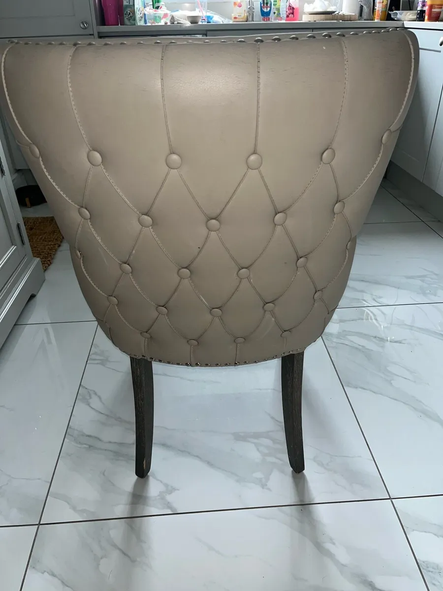 6 beige leather kitchen chairs - Image 1