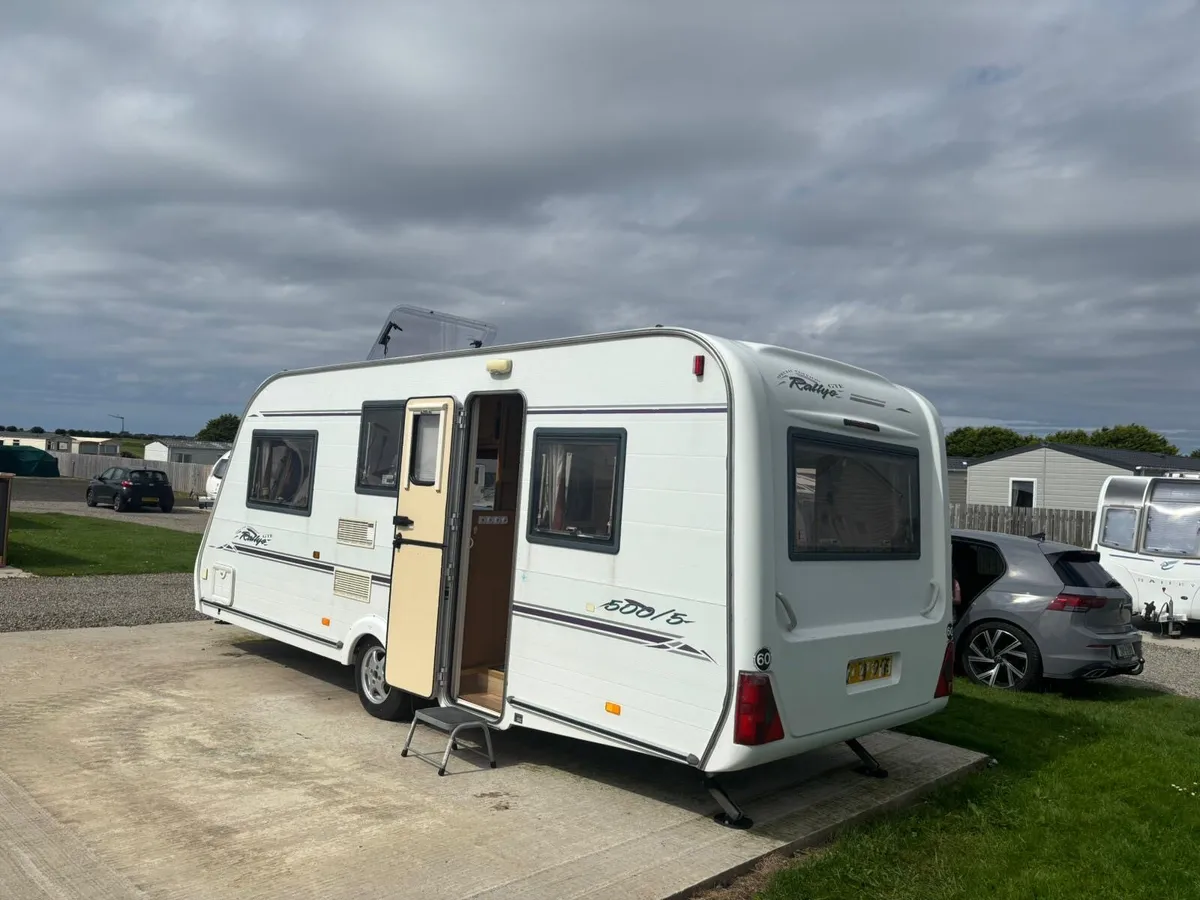 Lightweight 5/6 berth Compass with Air Awning - Image 2