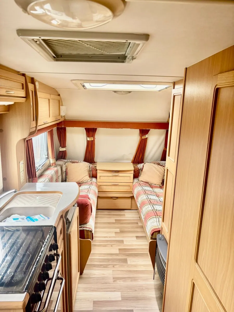 Lightweight 5/6 berth Compass with Air Awning - Image 4