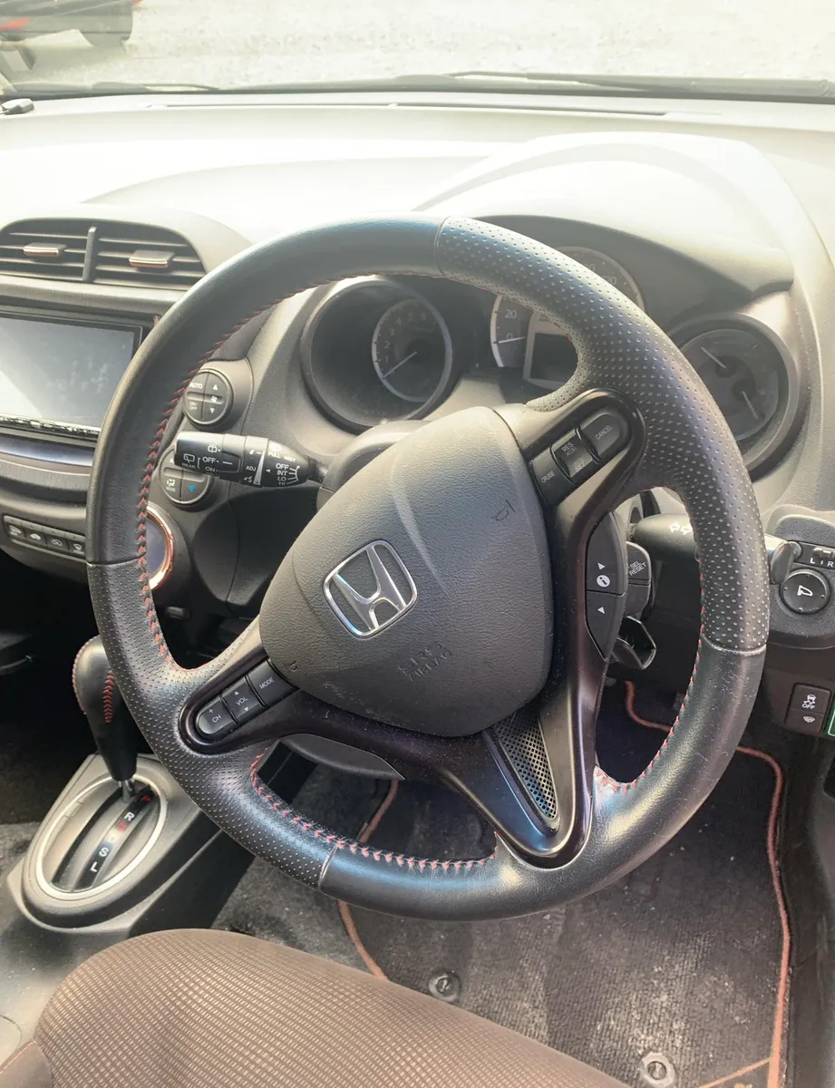 2012 Honda Fit 1.3 Hybrid Automatic - Image 4