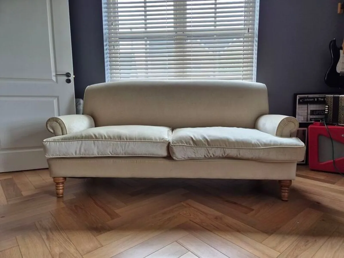 Elegant three seater sofa - Image 2