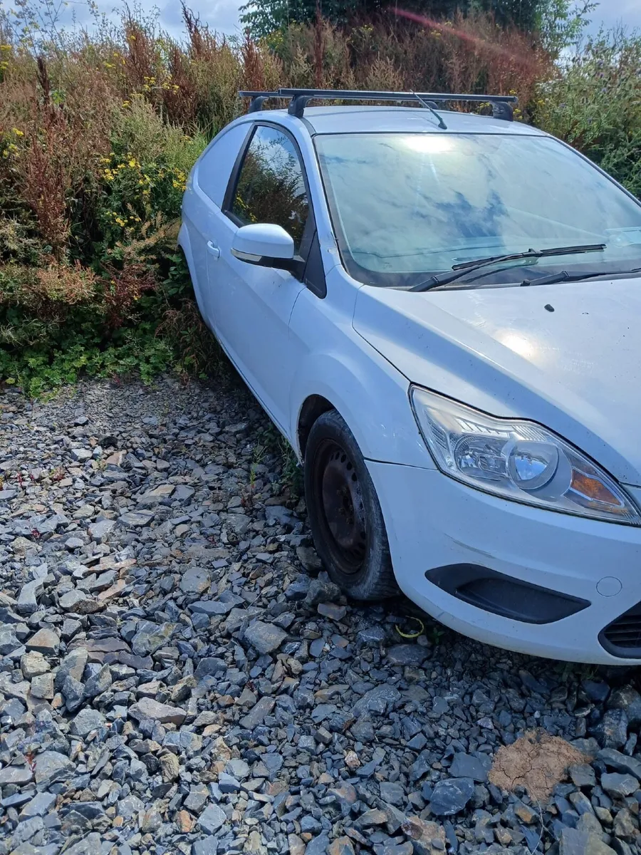 Ford Focus 2010 - Image 2
