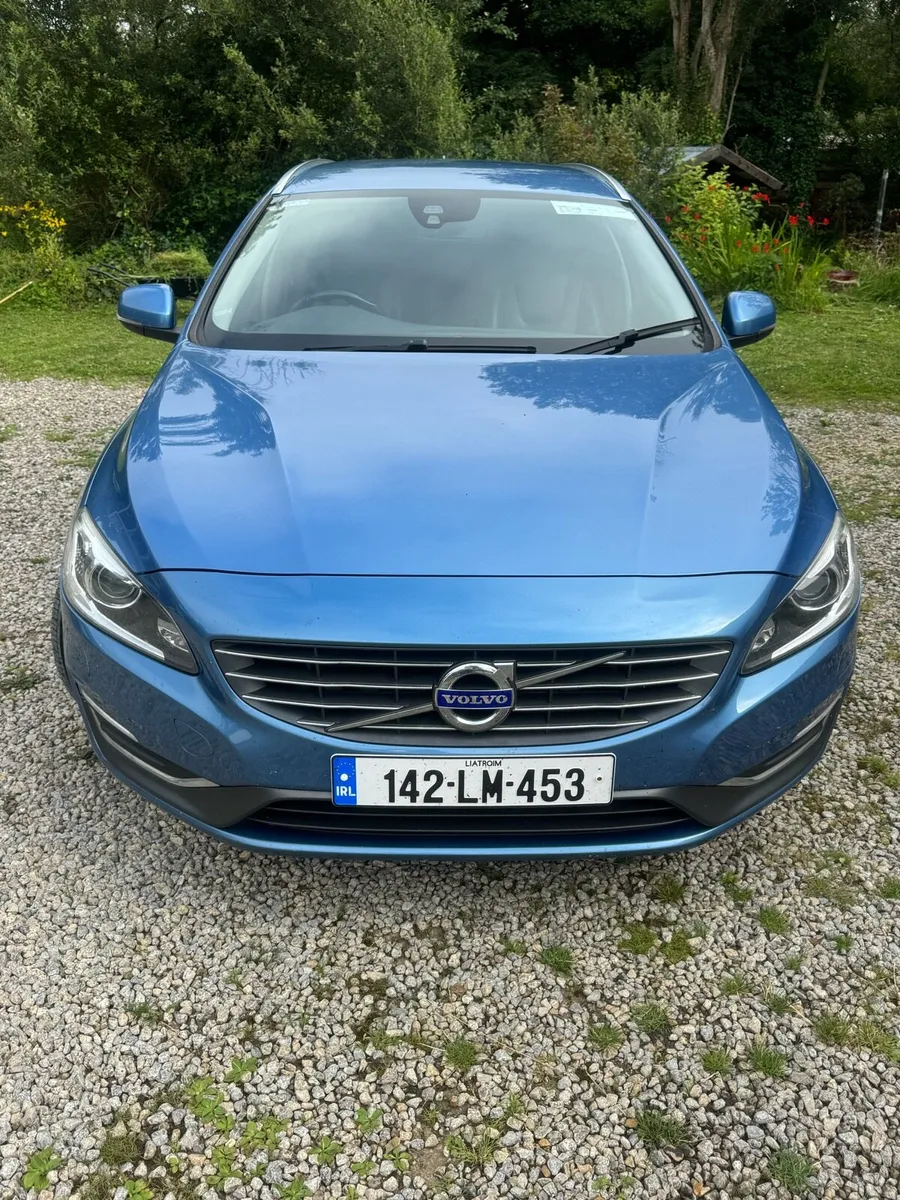 Volvo V60 SE LUX D4 178 bhp - Image 1