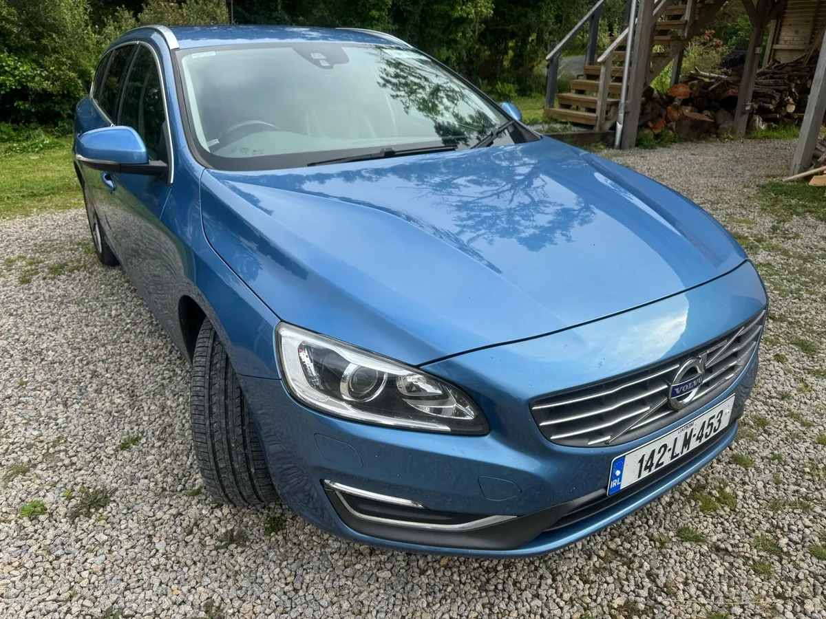 Volvo V60 SE LUX D4 178 bhp - Image 2