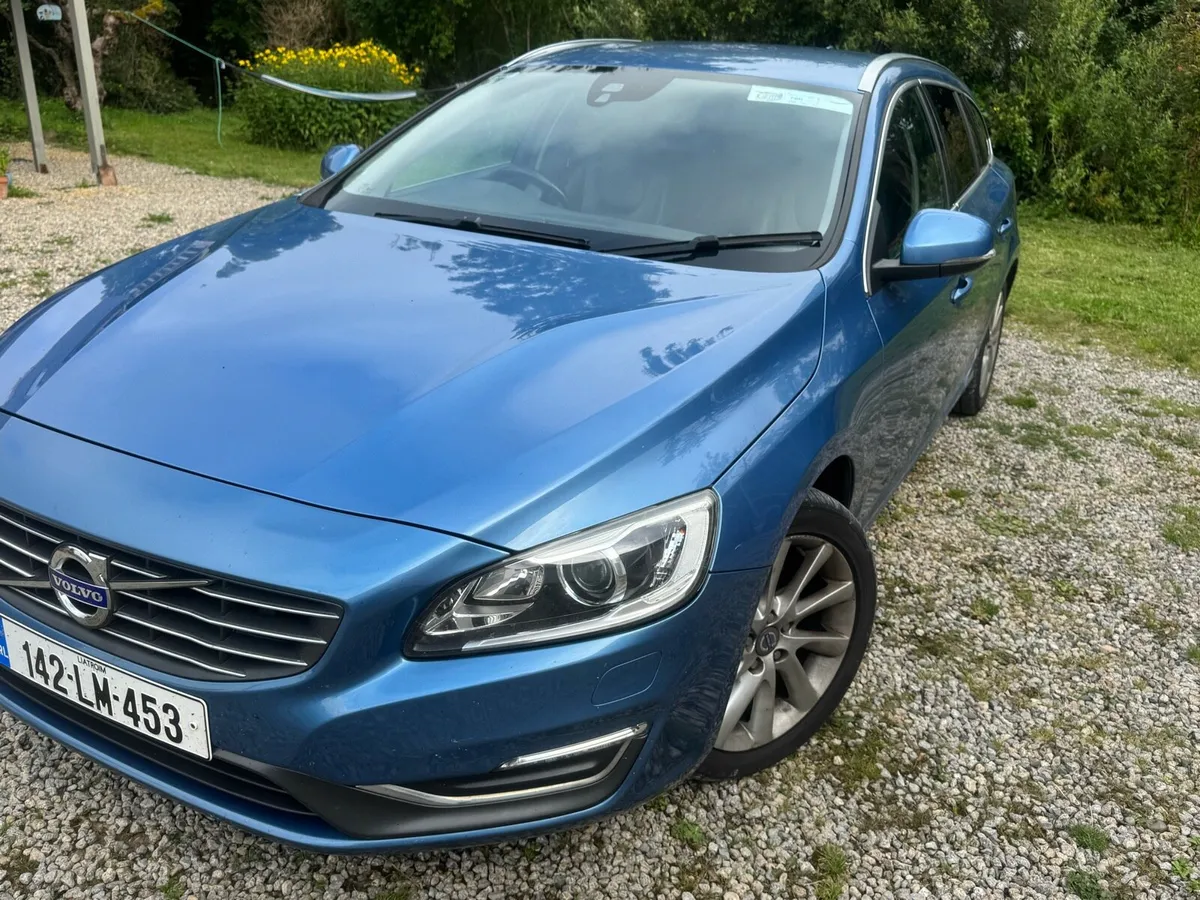 Volvo V60 SE LUX D4 178 bhp - Image 3