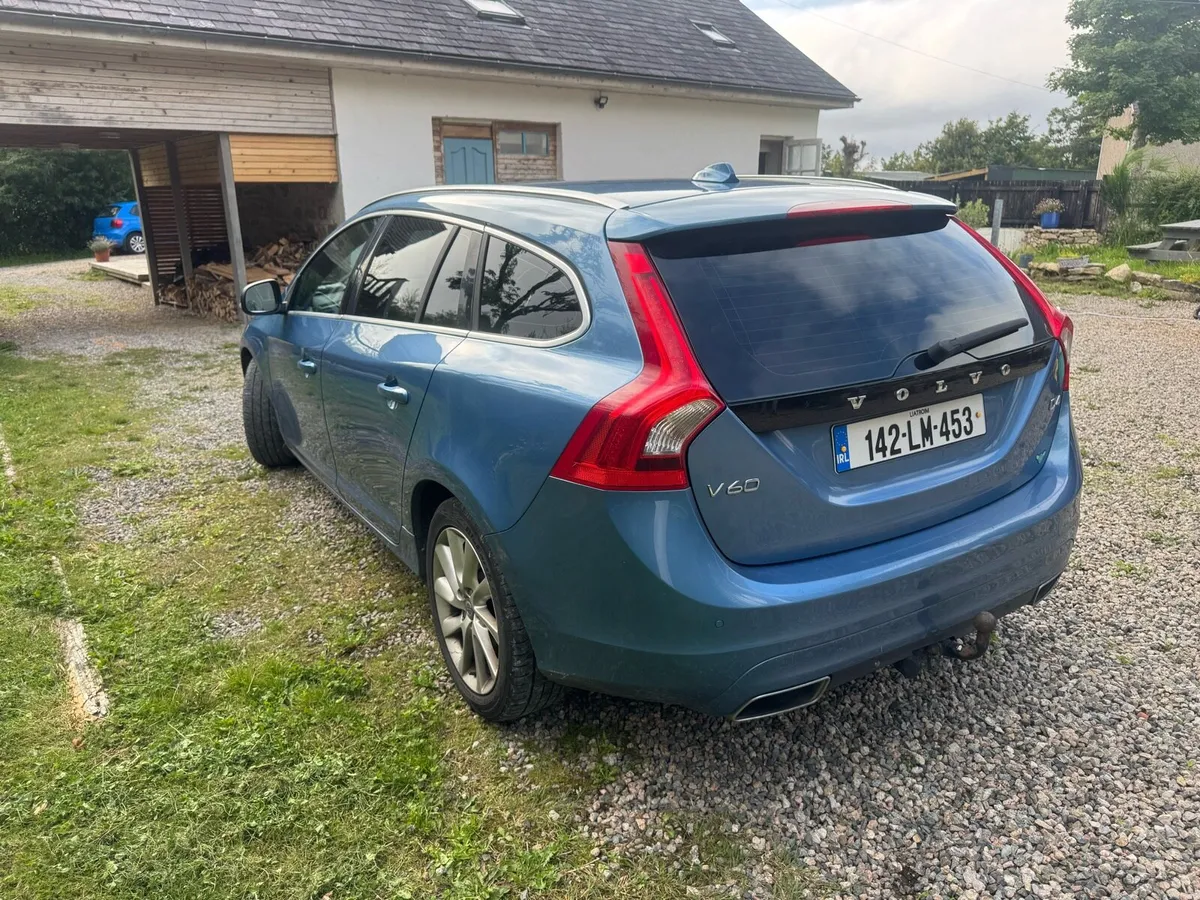 Volvo V60 SE LUX D4 178 bhp - Image 4