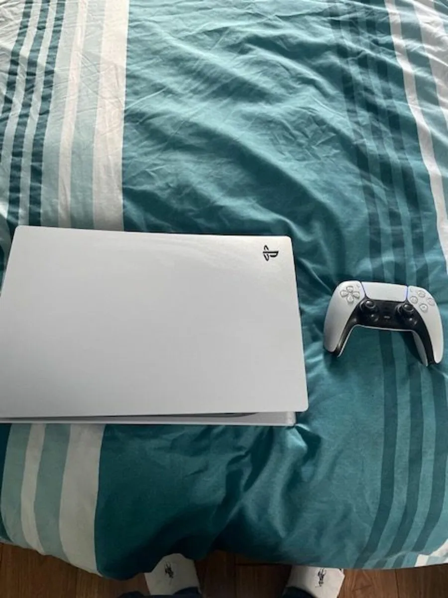 PlayStation 5 Disc Edition + Controller Bundle - Image 1
