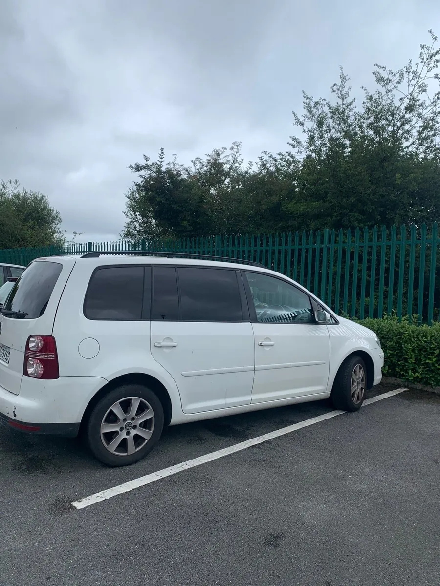 Volkswagen touran - Image 1