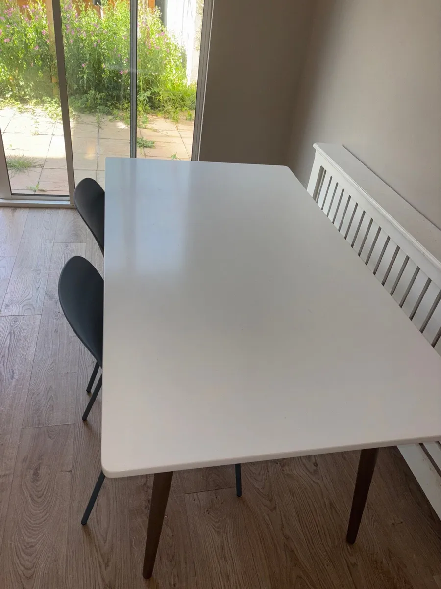 Table and 2 chairs - Image 2